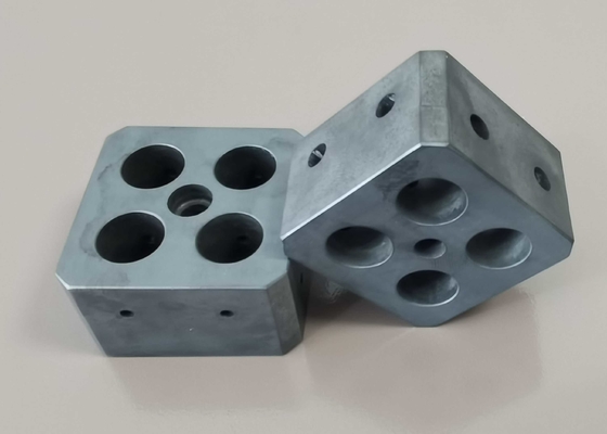 Automotive SI3N4 Nitruro di silicio Ceramica Tensione di rottura 20-25KV/mm