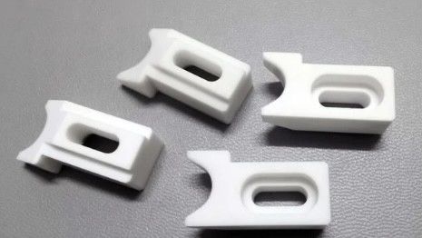 7.2 X 10-6/K Espansione termica Al2O3 Ceramica 3000 MPa Resistenza alla compressione