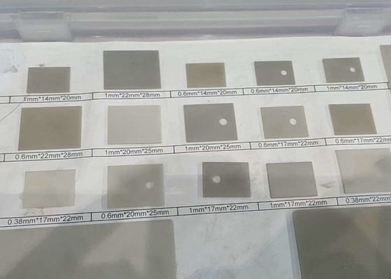 Substrato ceramico liscio di nitruro di alluminio con costante dielettrica di 8-9