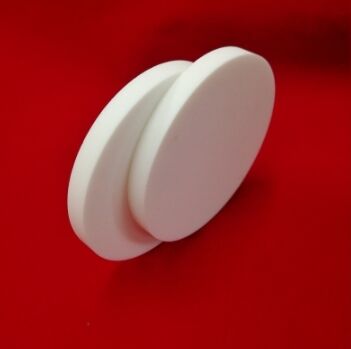 Lastra in ceramica Macor in vetro lavorabile che offre un modulo elastico di 65 GPa, perfetta per l'isolamento industriale e la durata meccanica